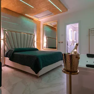 Fashion Gold With Jacuzzi & Car Garage Apartment Bologna